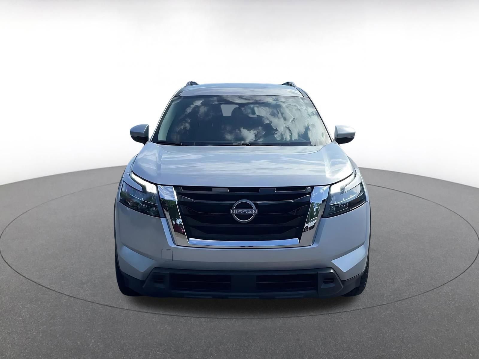 Used 2025 Nissan Pathfinder SV AWD/4WD image 3