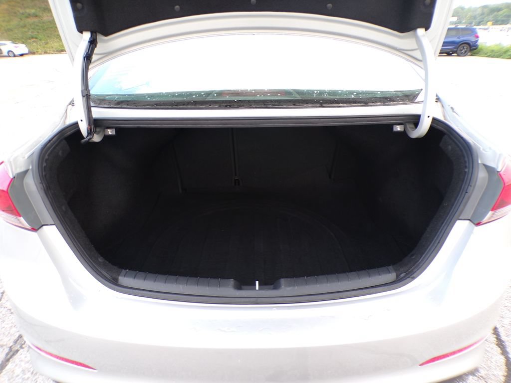 Used 2017 Hyundai Elantra SE FWD image 16