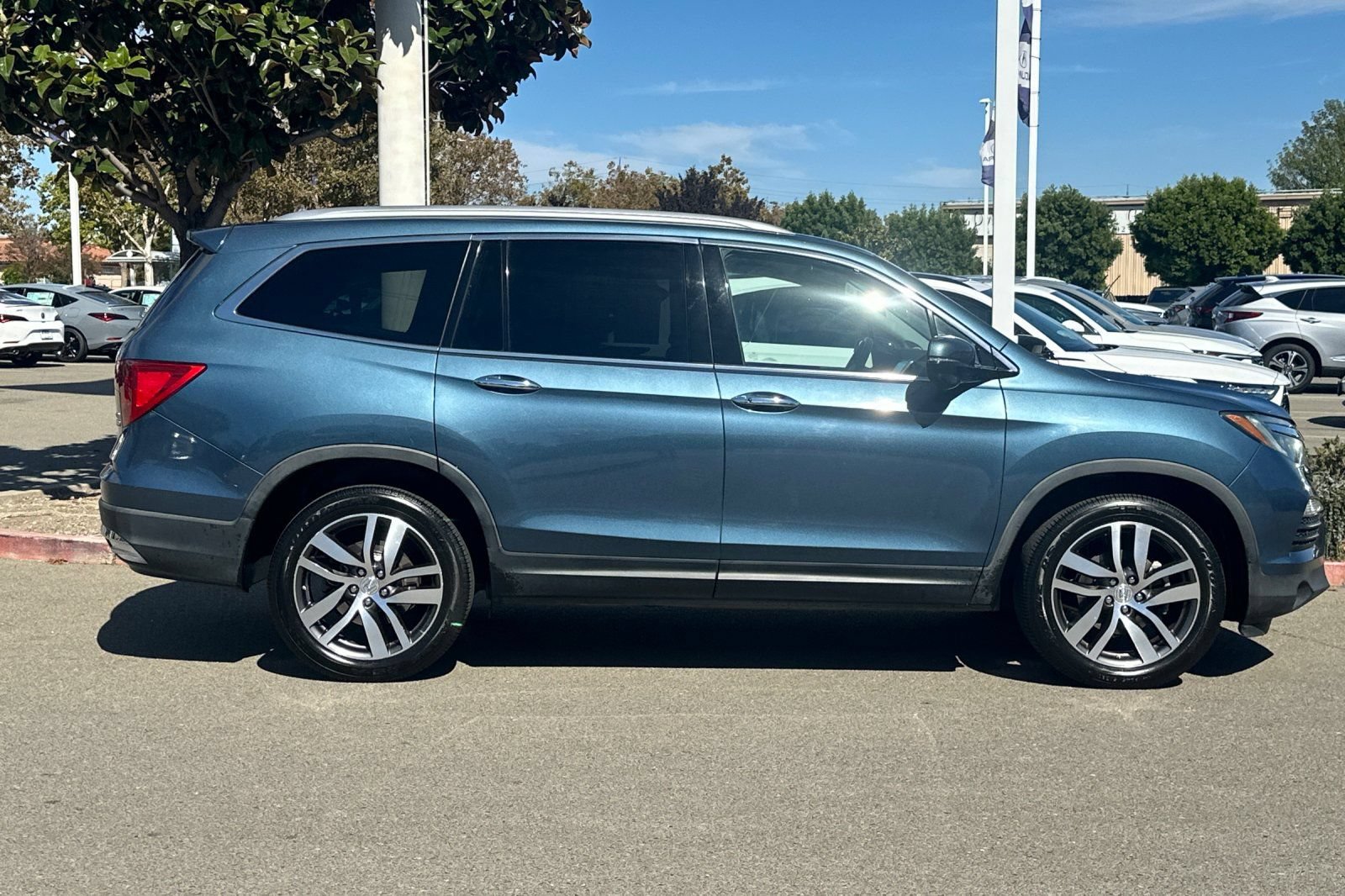 Used 2016 Honda Pilot Touring image 3