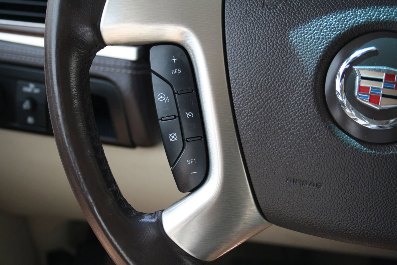 Used 2010 Cadillac Escalade ESV Platinum image 29