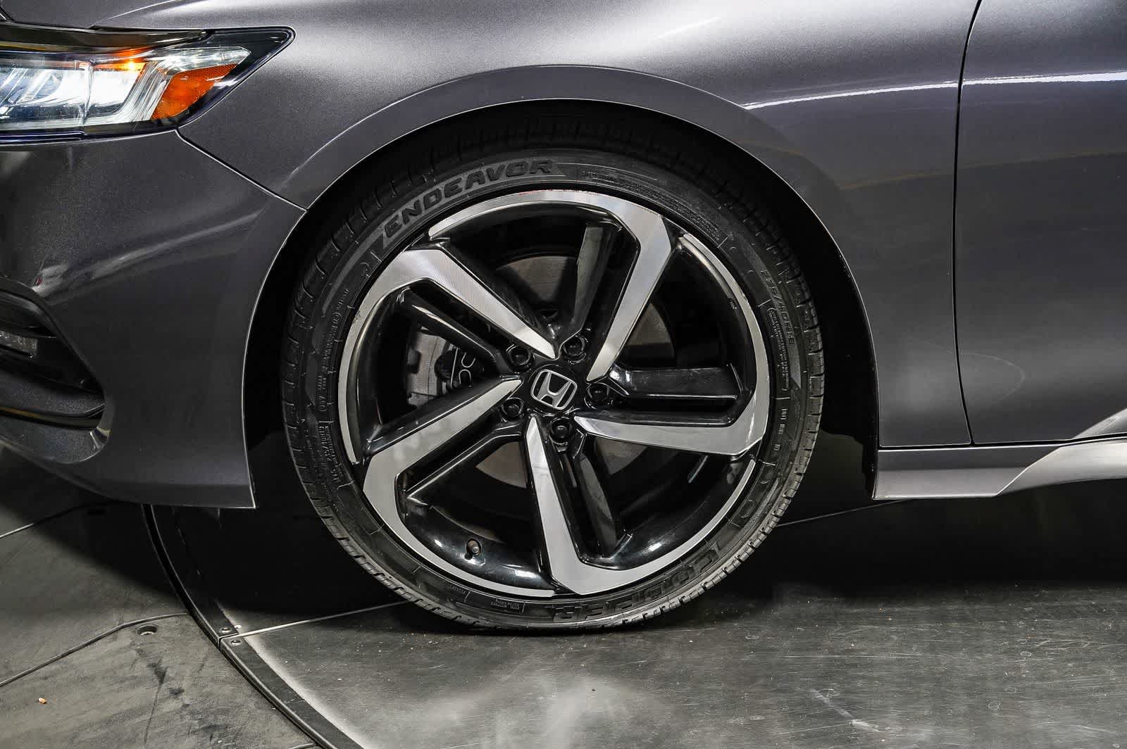 Used 2018 Honda Accord Sport image 9