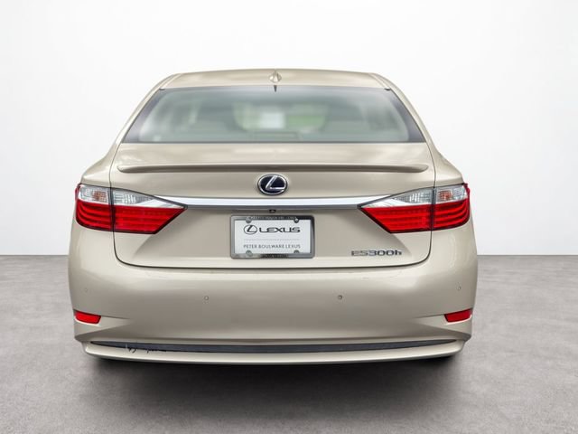 Used 2015 Lexus ES 300h w/ Navigation System Package FWD image 4
