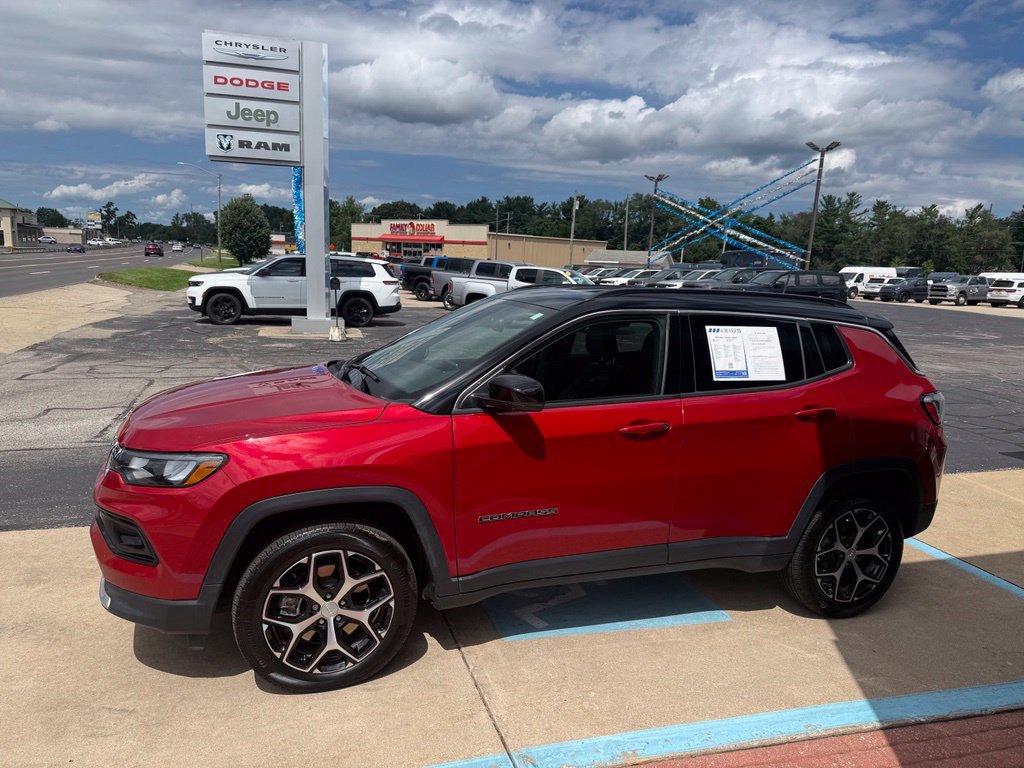 Used 2024 Jeep Compass Limited AWD/4WD image 3