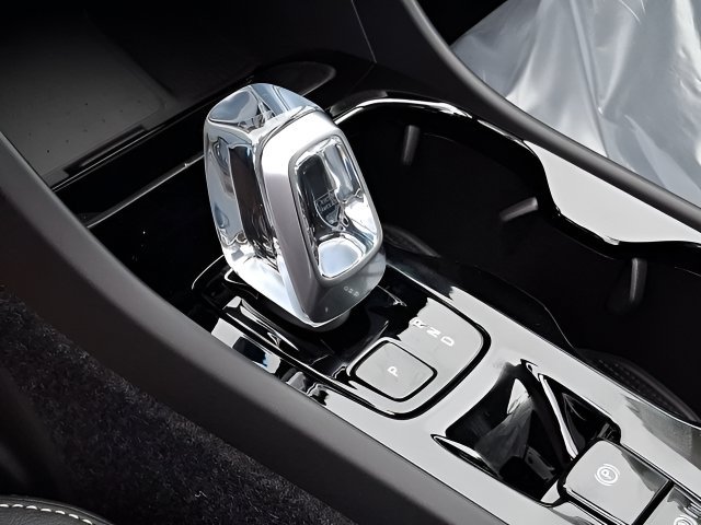 New 2026 Volvo XC40 B5 Plus w/ Protection Package Premier AWD/4WD image 7