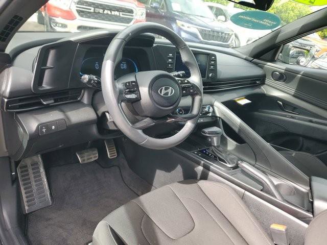 Certified 2025 Hyundai Elantra Sport FWD image 12