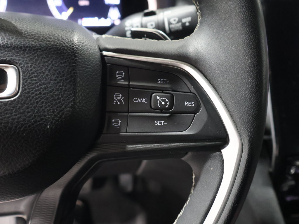 Used 2025 Jeep Grand Cherokee Laredo w/ Luxury Tech Group I AWD/4WD image 36