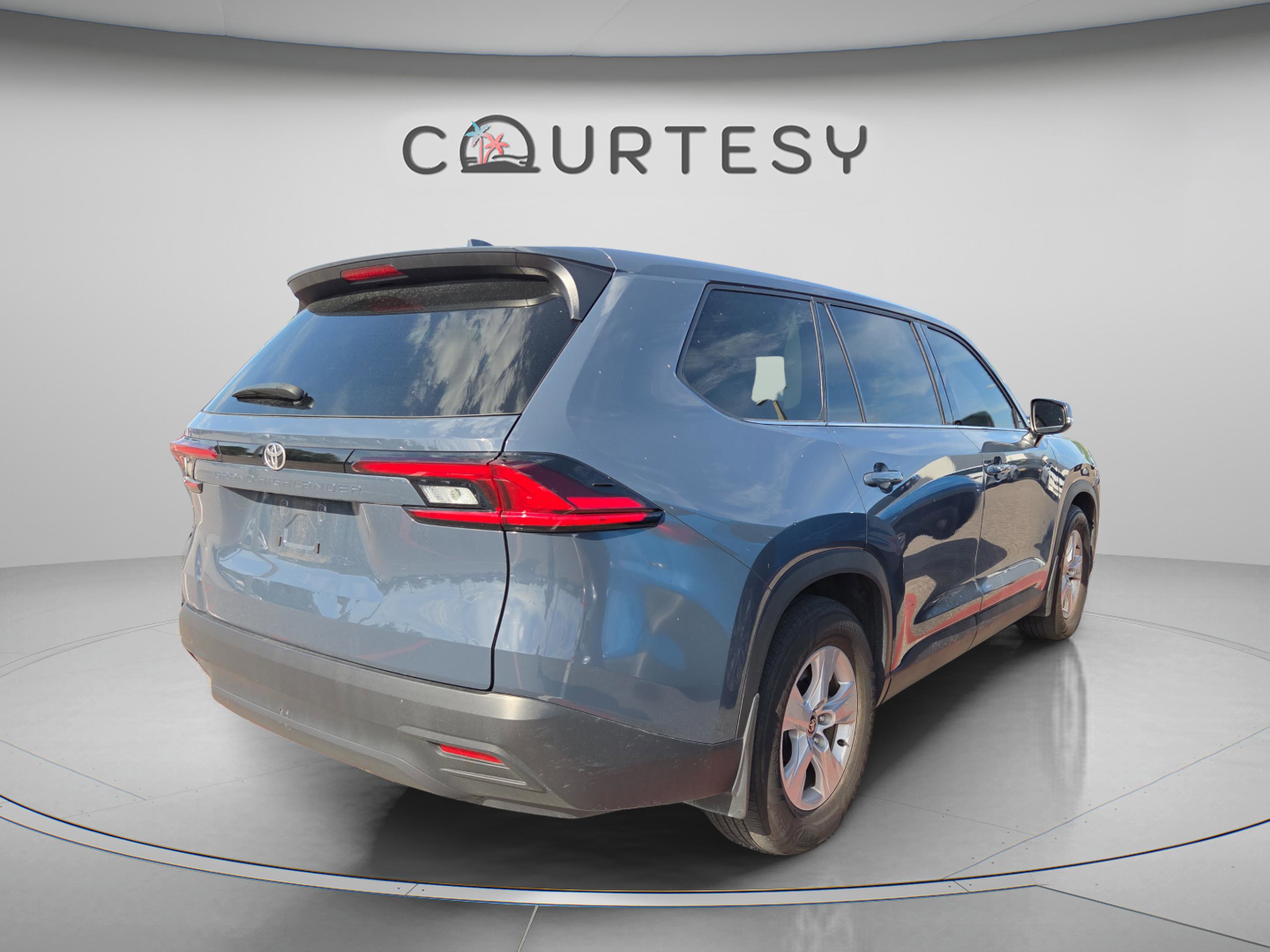 Used 2025 Toyota Grand Highlander FWD image 3