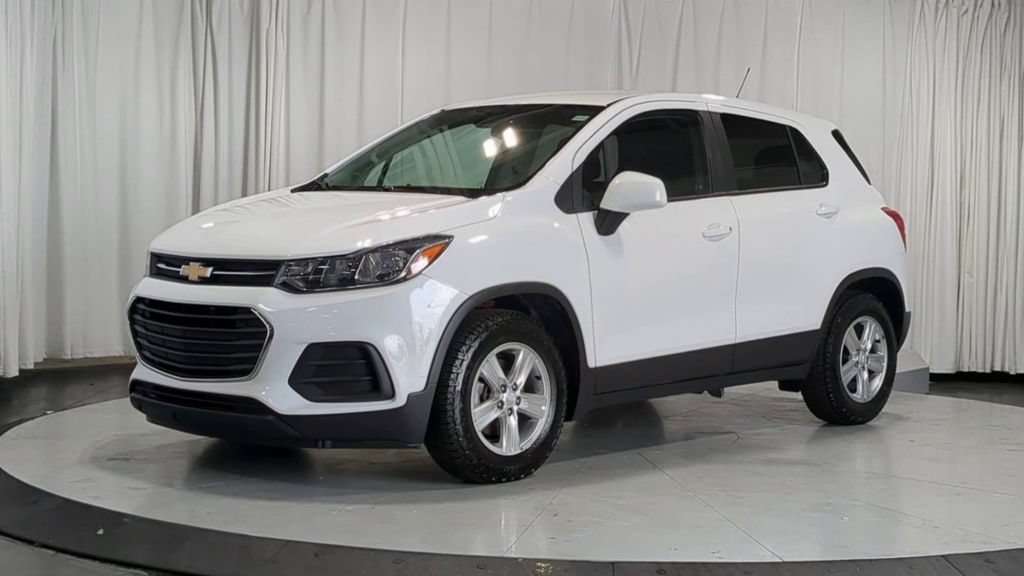 Used 2019 Chevrolet Trax LS w/ Tint and Cruise Package FWD image 5