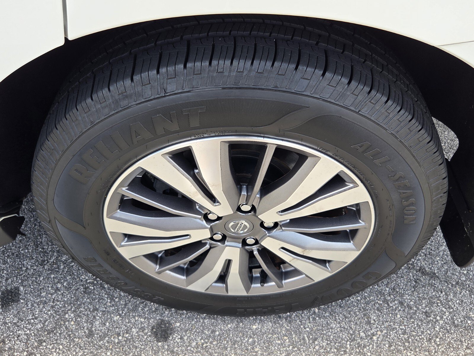 Used 2020 Nissan Pathfinder SV AWD/4WD image 10