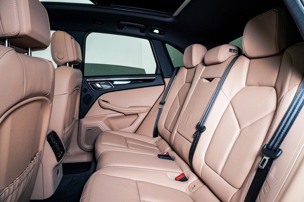 Certified 2025 Porsche Macan image 17