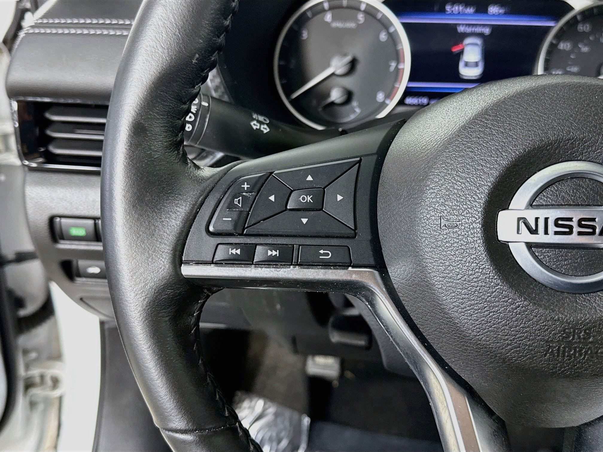 Used 2023 Nissan Sentra SV FWD image 14