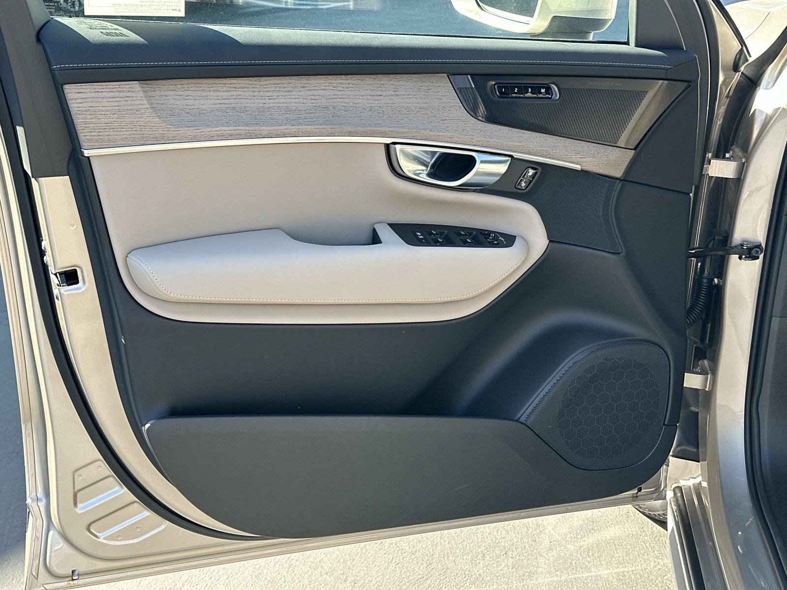 New 2026 Volvo XC90 T8 Plus AWD/4WD image 11