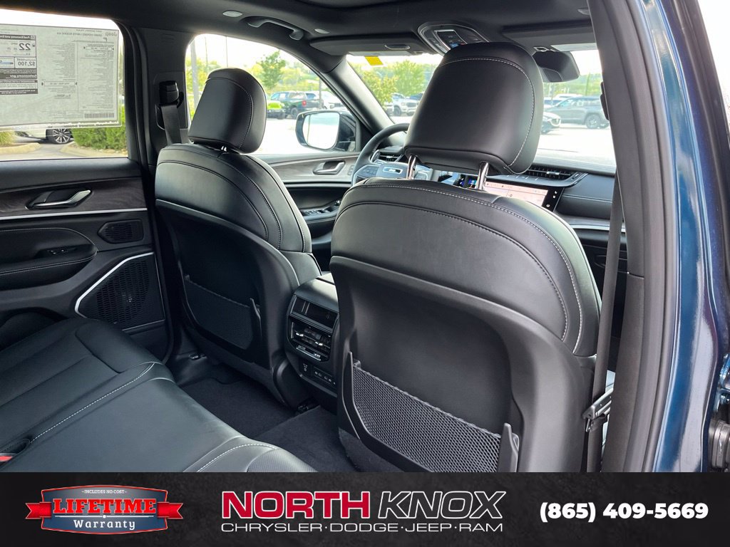 New 2027 Jeep Grand Cherokee Limited AWD/4WD image 24