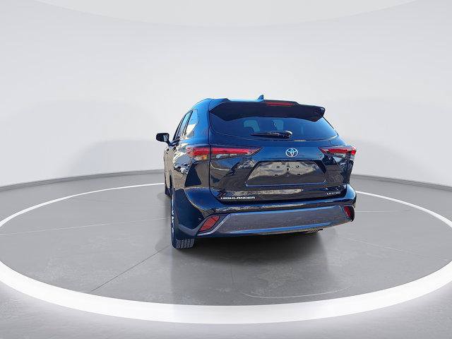 Certified 2026 Toyota Highlander Limited AWD/4WD image 8