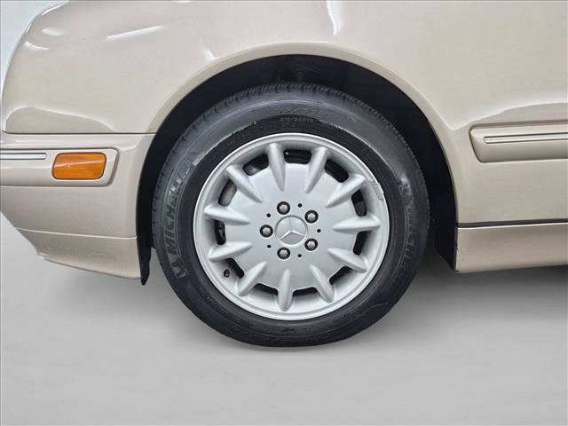 Used 2001 Mercedes-Benz E 320 Sedan image 26