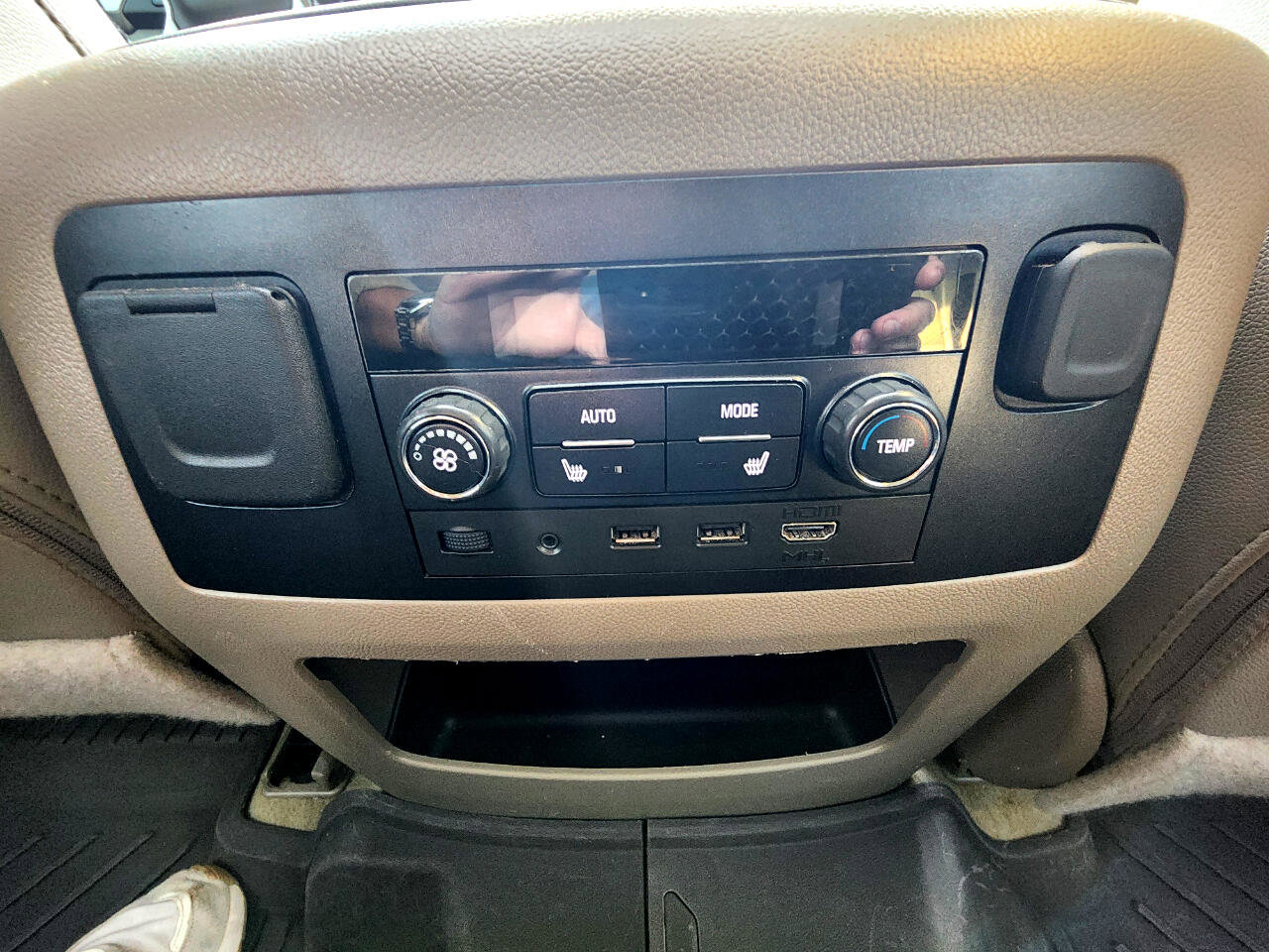 Used 2018 Chevrolet Suburban Premier image 22