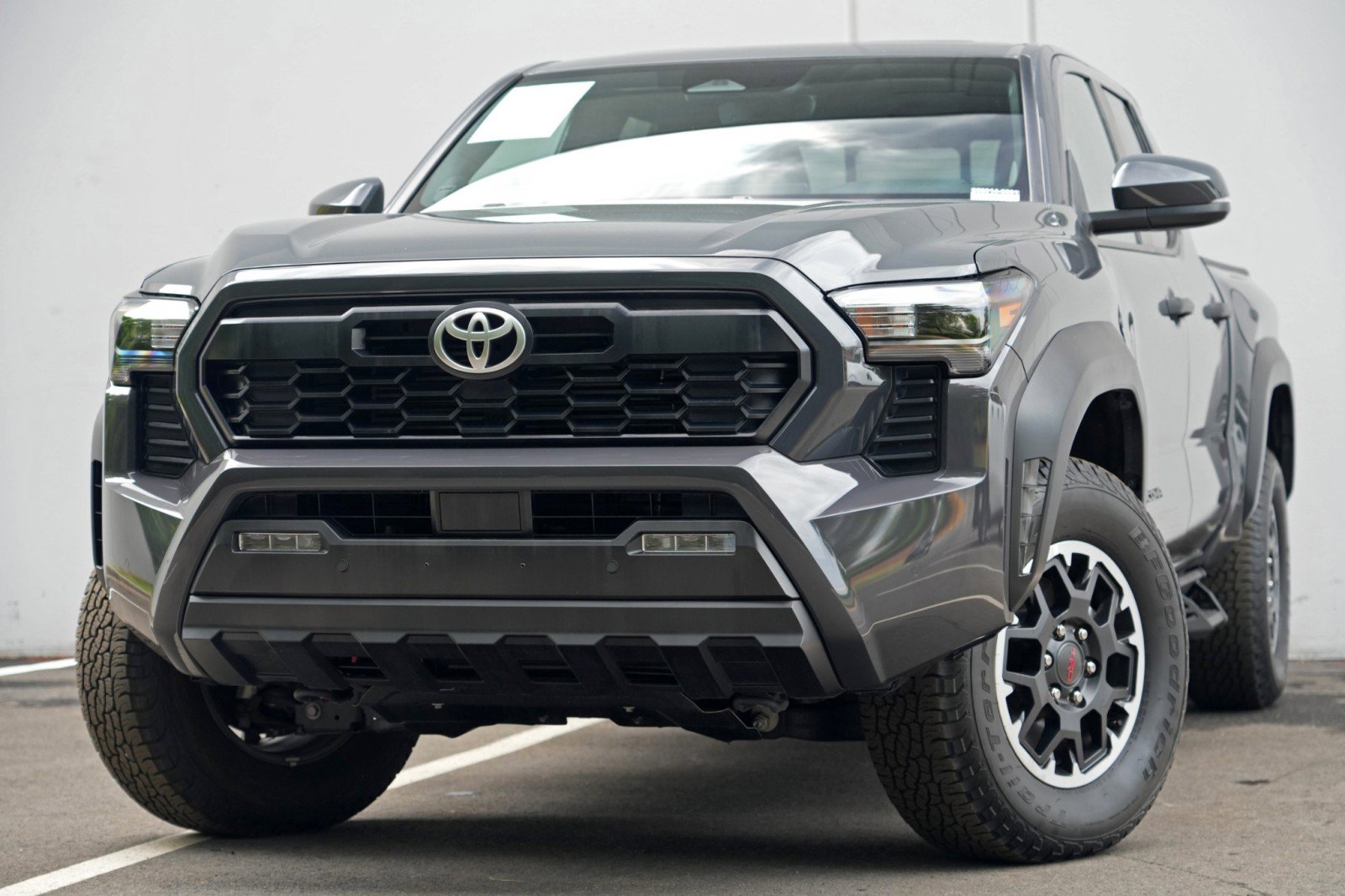 Used 2024 Toyota Tacoma TRD Off-Road w/ TRD Off Road Upgrade Package AWD/4WD image 3