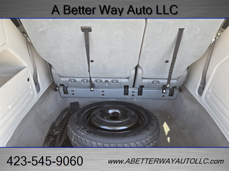 Used 2011 Volkswagen Routan SE FWD image 5
