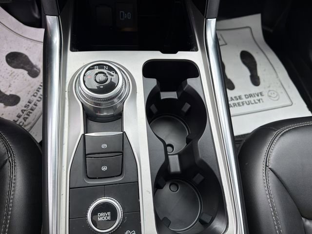 Used 2022 Ford Explorer XLT w/ Equipment Group 202A image 4