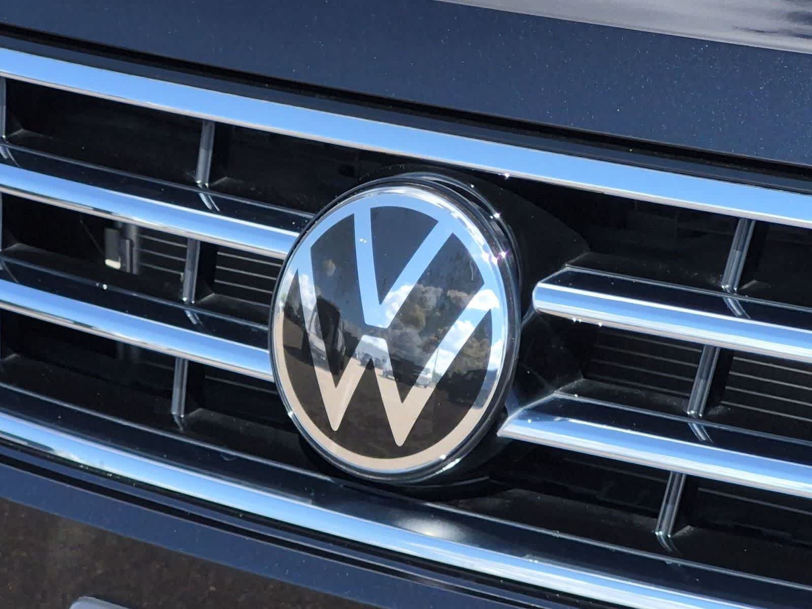 Used 2023 Volkswagen Tiguan SE AWD/4WD image 11
