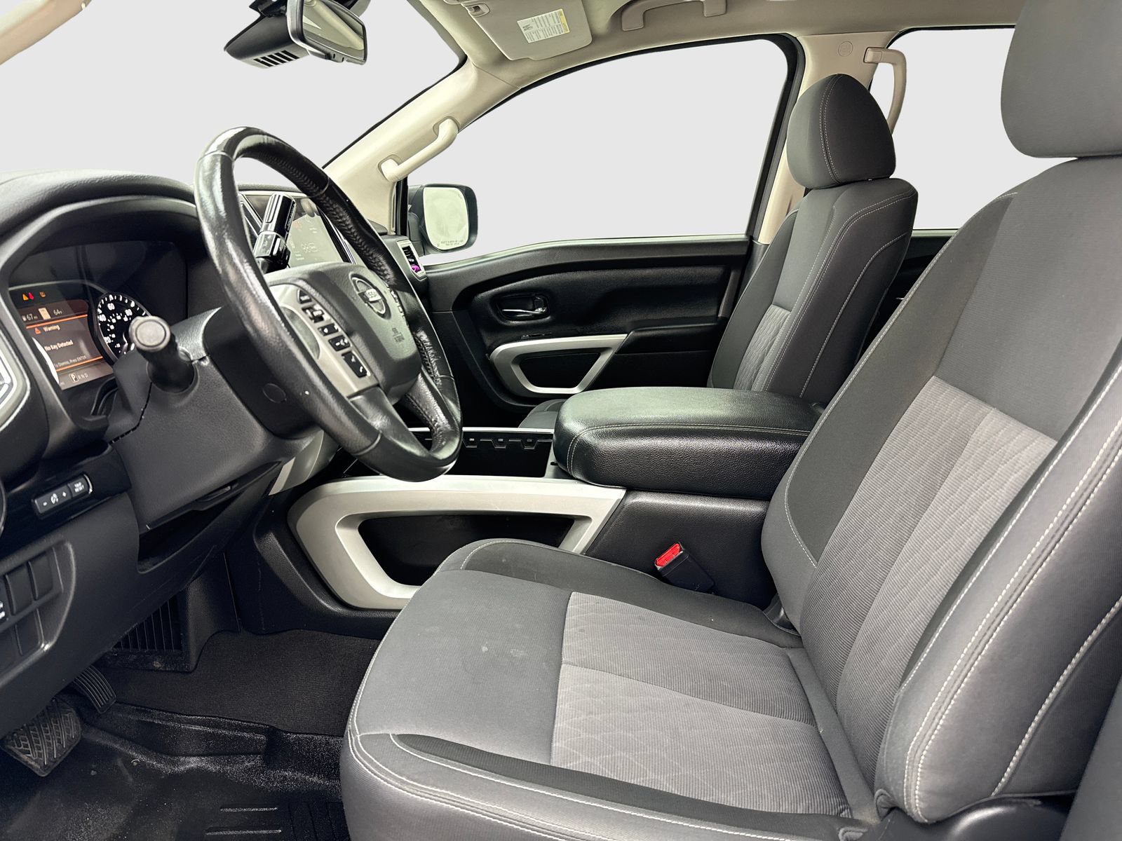 Used 2021 Nissan Titan SV w/ SV Convenience Package RWD image 17