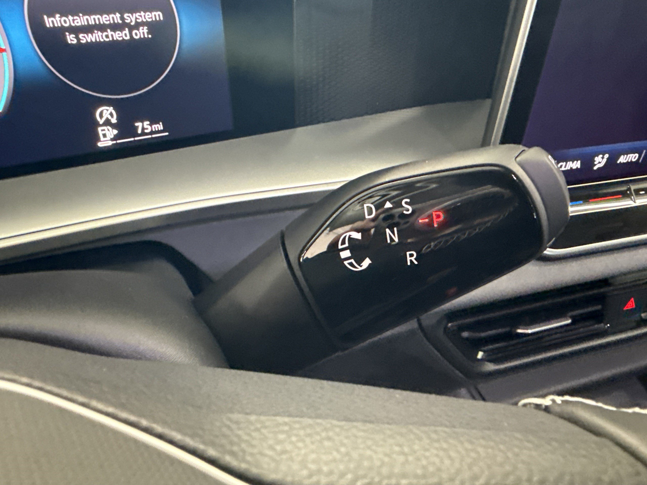 New 2026 Volkswagen Tiguan SE FWD image 16
