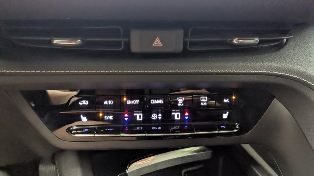 Used 2021 Buick Envision Essence FWD image 18