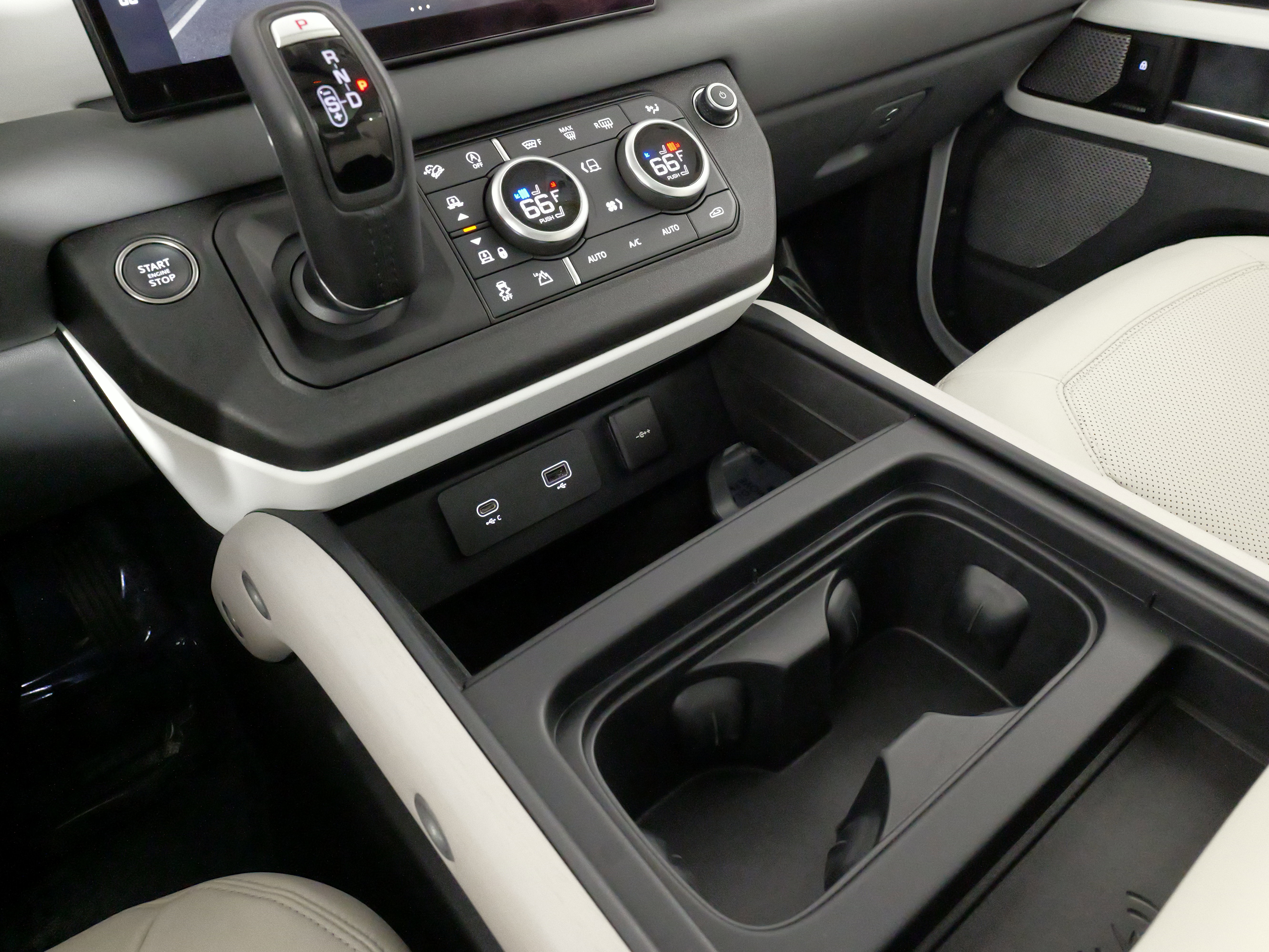 Used 2023 Land Rover Defender 130 S image 65