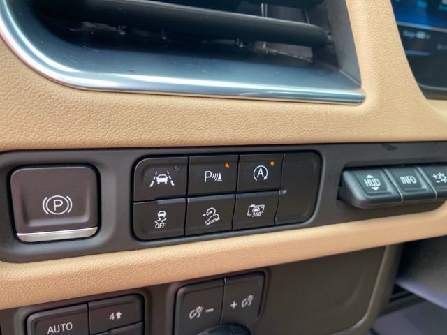 Used 2023 Chevrolet Suburban Premier AWD/4WD image 20