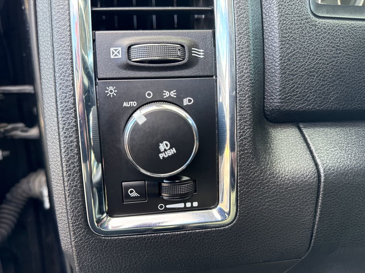 Used 2016 RAM 1500 Laramie w/ Convenience Group image 15