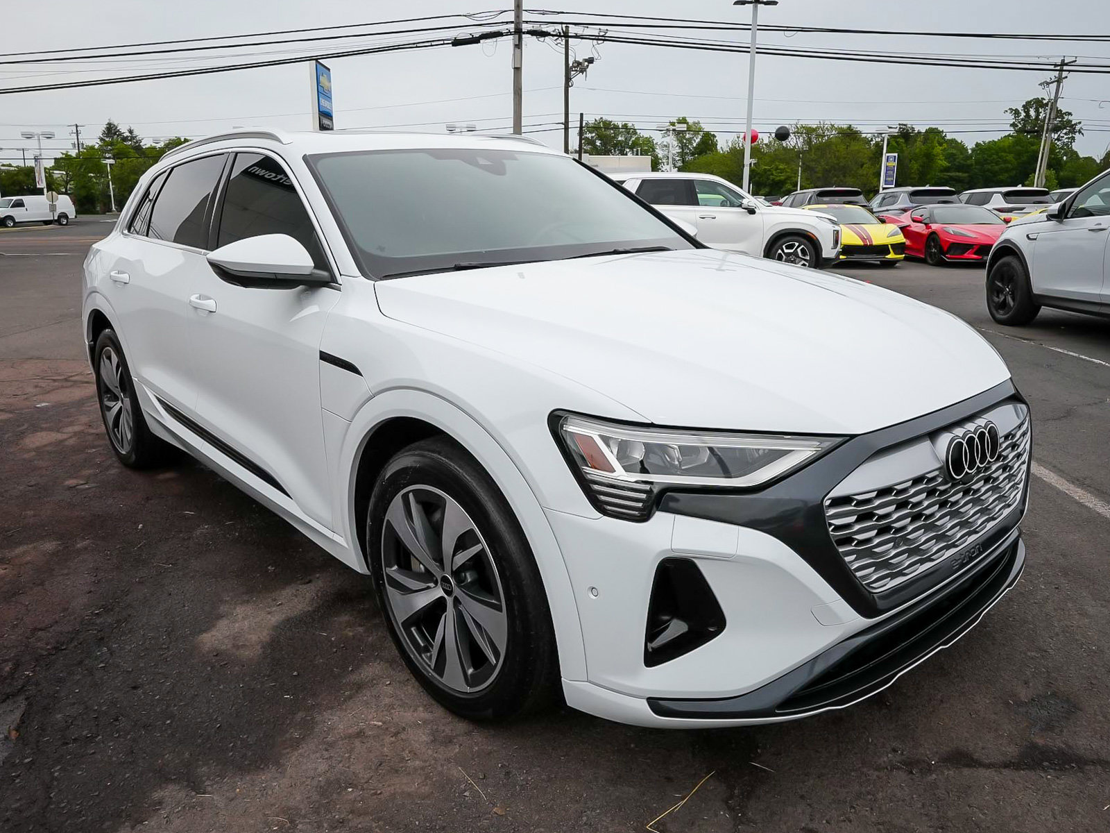 Used 2024 Audi Q8 e-tron Premium Plus AWD/4WD image 3