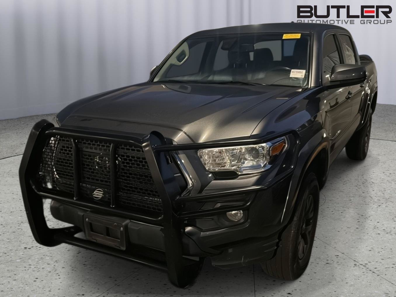 Used 2020 Toyota Tacoma SR5 RWD image 2