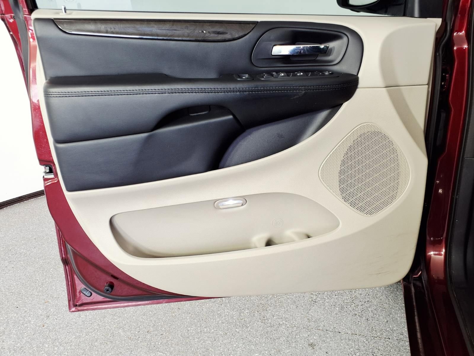 Used 2020 Dodge Grand Caravan SE image 15