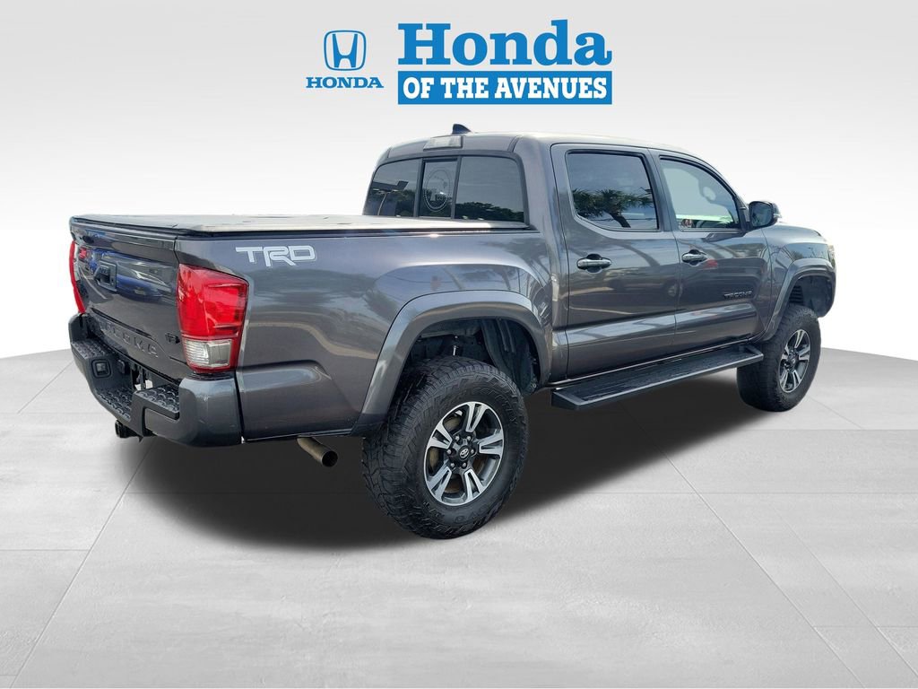 Used 2016 Toyota Tacoma TRD Sport w/ Towing Package image 4