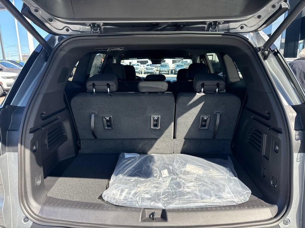 New 2026 GMC Acadia Elevation w/ LPO, Floor Liner Package AWD/4WD image 12