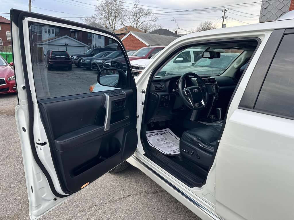 Used 2011 Toyota 4Runner Limited AWD/4WD image 9