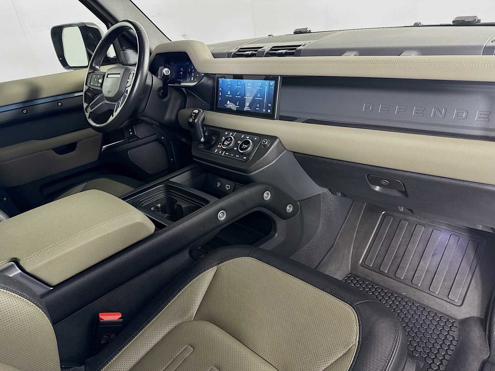 Used 2021 Land Rover Defender 90 X-Dynamic S image 25