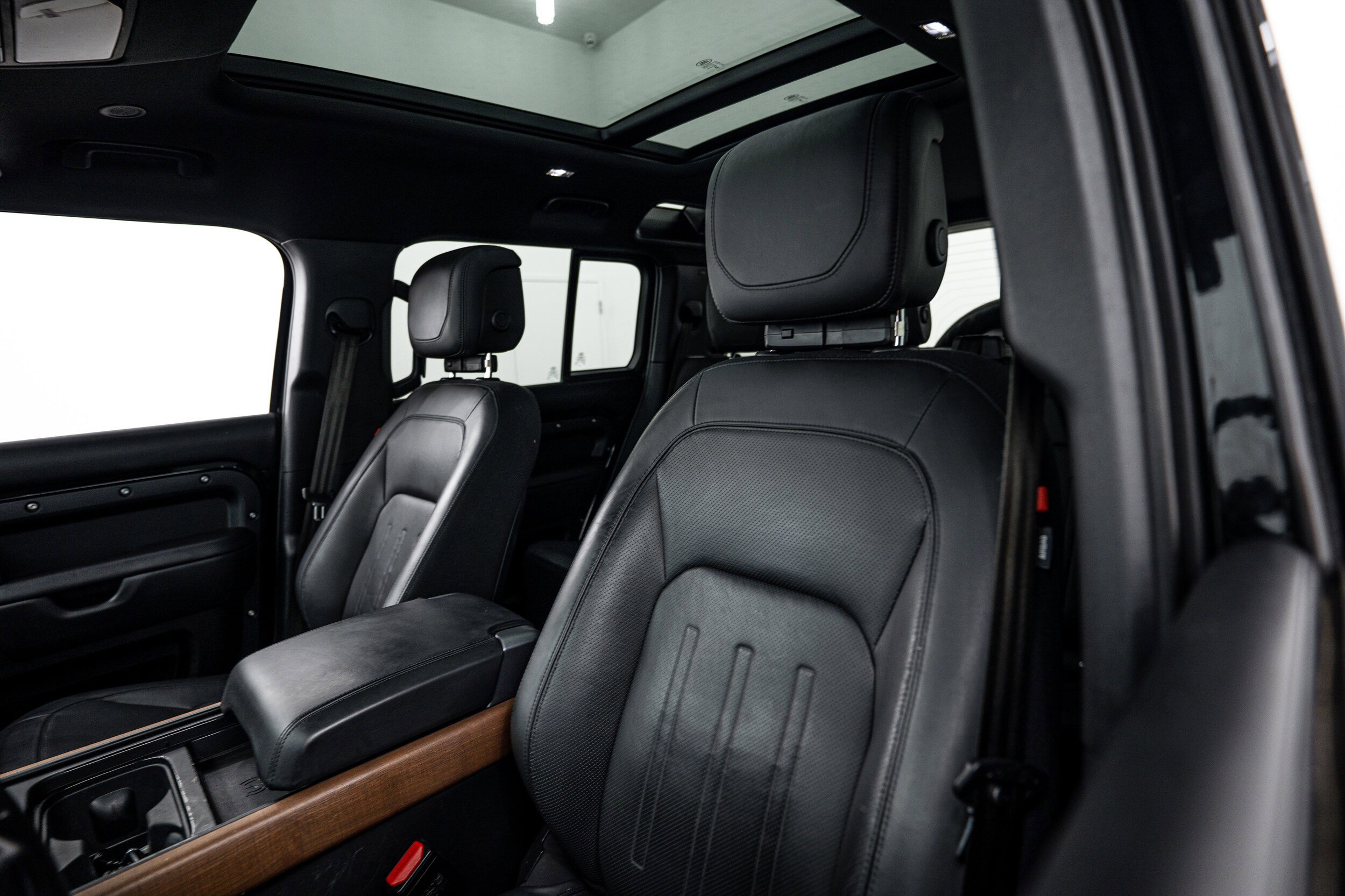 Used 2023 Land Rover Defender 110 X AWD/4WD image 13