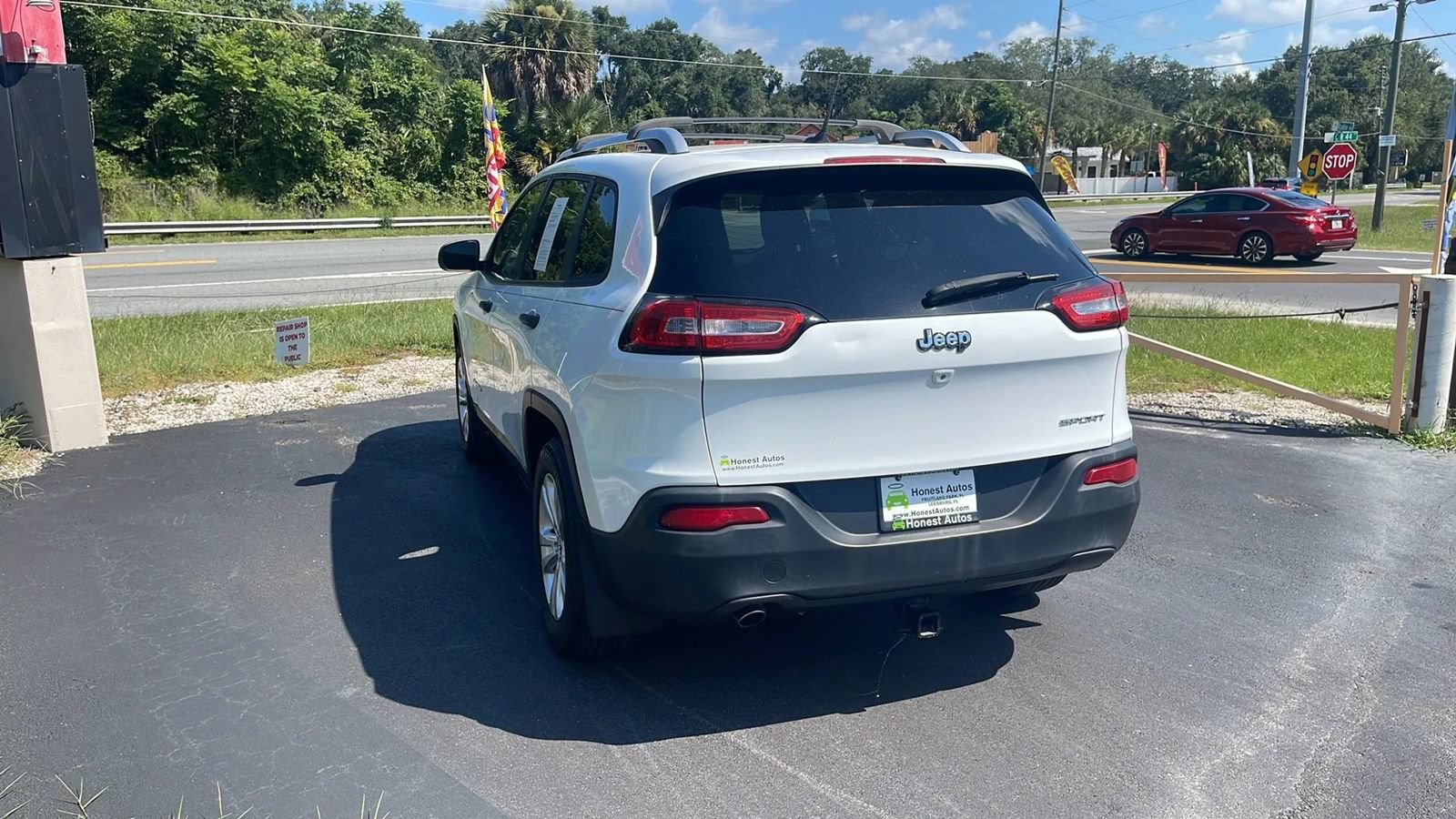 Used 2015 Jeep Cherokee Sport FWD image 5