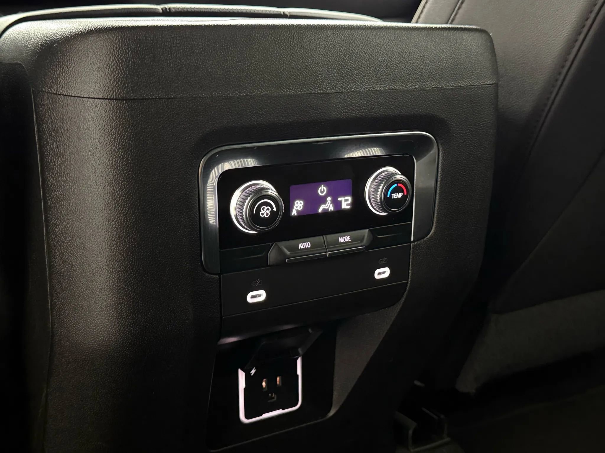 Used 2024 GMC Yukon SLT image 58