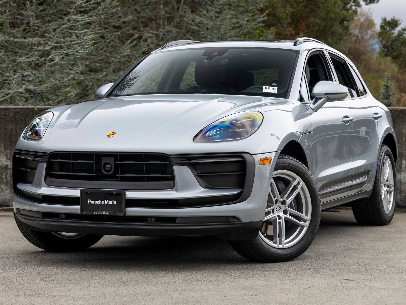 Certified 2026 Porsche Macan AWD/4WD image 1