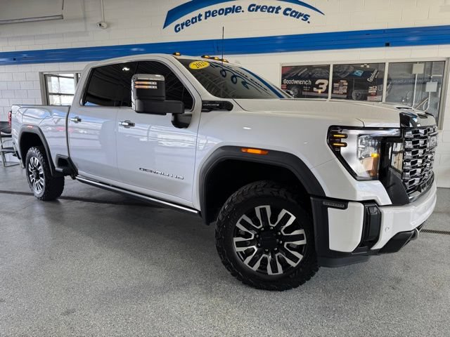 Used 2025 GMC Sierra 2500 Denali Ultimate AWD/4WD image 2