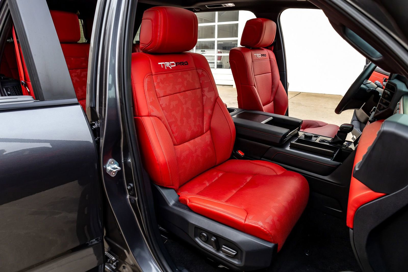 Used 2025 Toyota Sequoia TRD Pro image 31