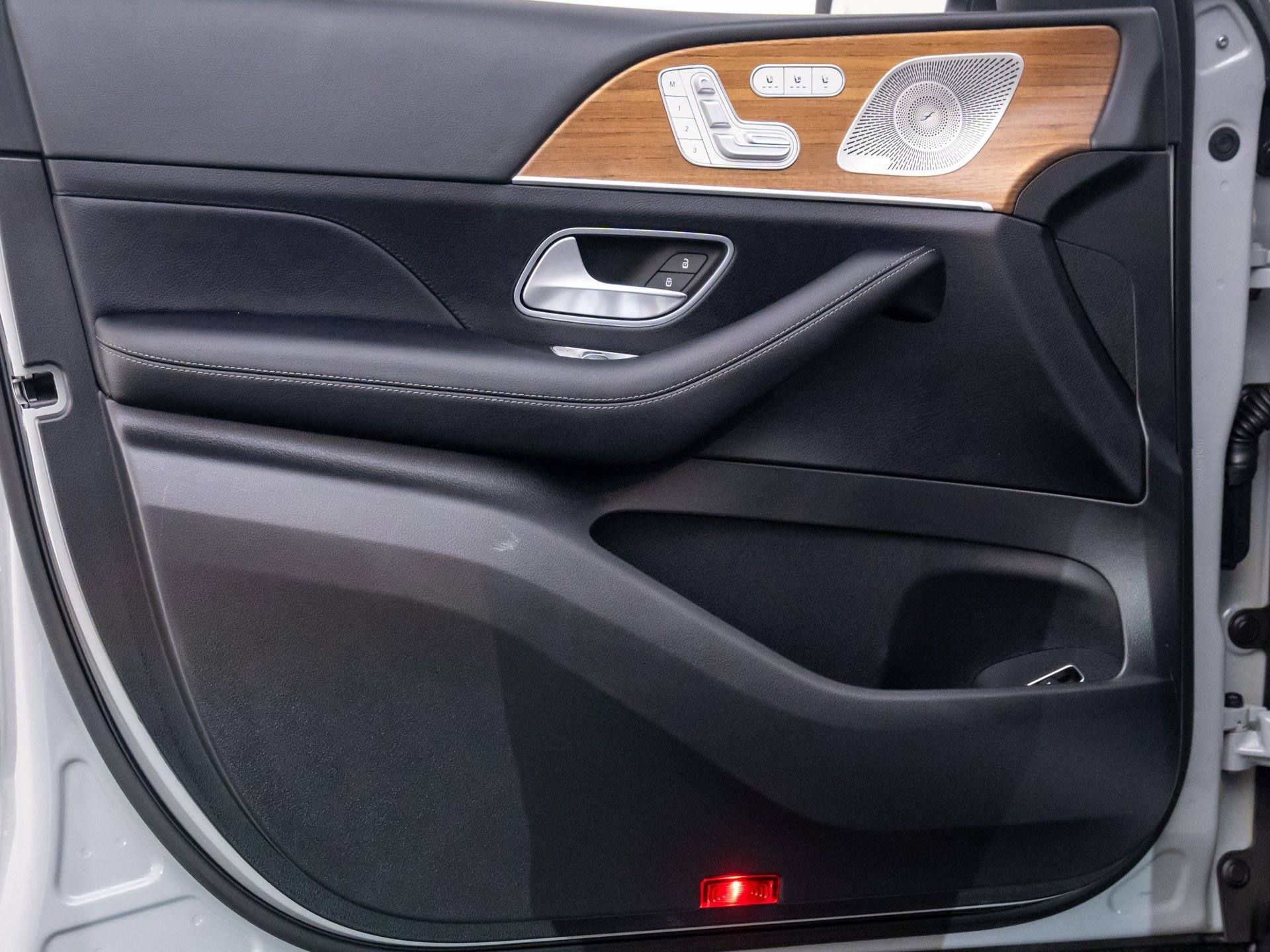 Certified 2024 Mercedes-Benz GLE 350 4MATIC w/ Driver Assistance Package image 15