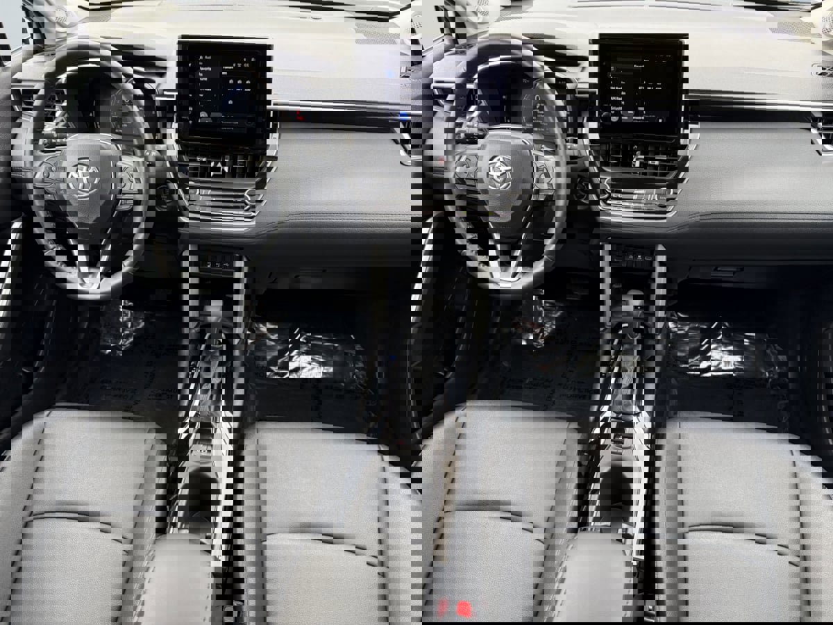 Used 2024 Toyota Corolla Cross XLE image 15