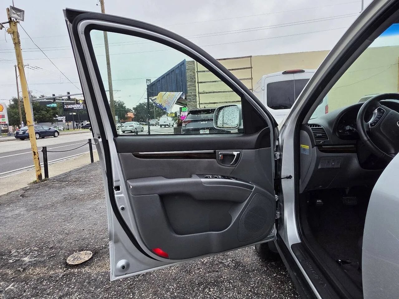 Used 2011 Hyundai Santa Fe SE FWD image 11
