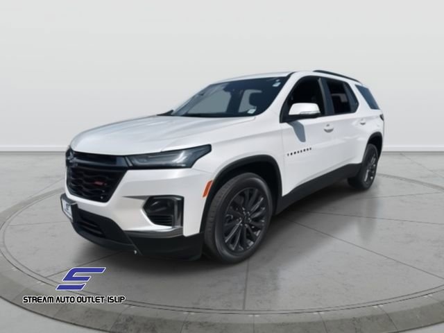 Used 2023 Chevrolet Traverse RS image 3