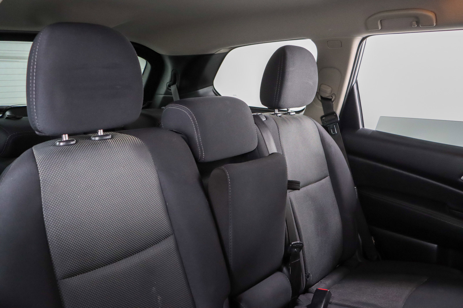 Used 2019 Nissan Pathfinder SV image 28