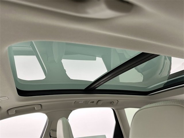 Certified 2023 Volvo XC60 B5 Ultimate w/ Climate Package image 22