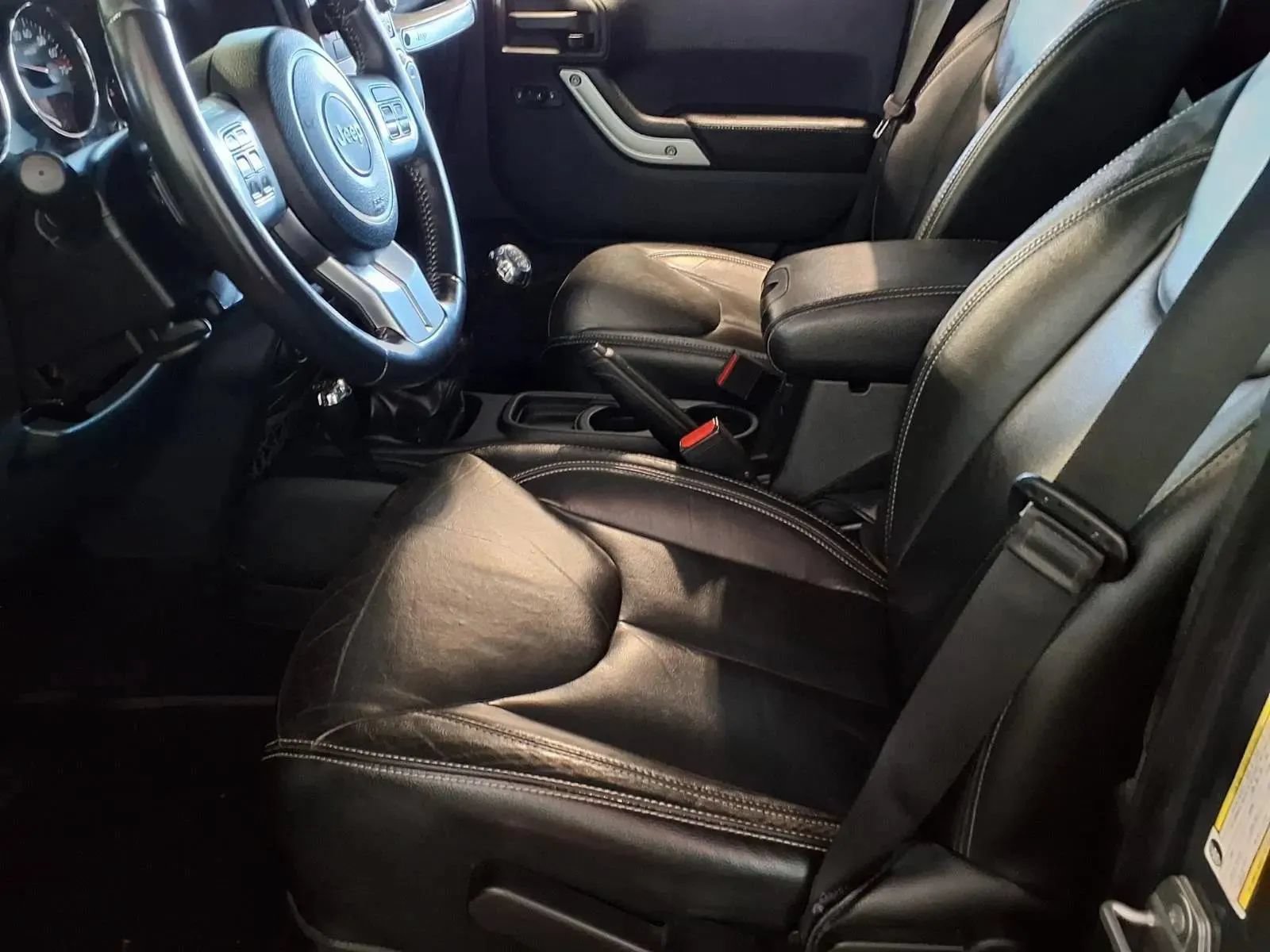 Used 2016 Jeep Wrangler Unlimited Rubicon AWD/4WD image 16